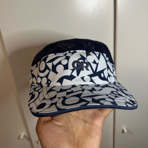 OUTDOOR RESEARCH RUNNING HAT - Picture 1 of 4